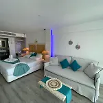 Ocean Dreams Suites - By The Harbour
